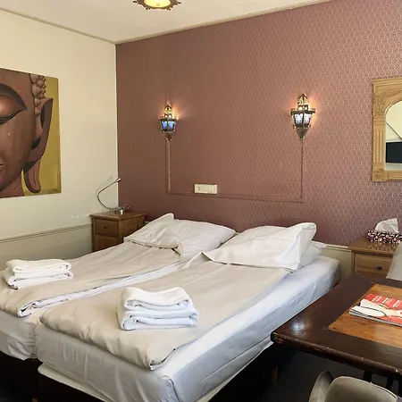 Hotell Amadeus 2*